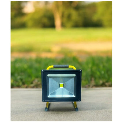 Reflector Led De Obra 50w Portatil Recargable Amarillo Blanco Frío