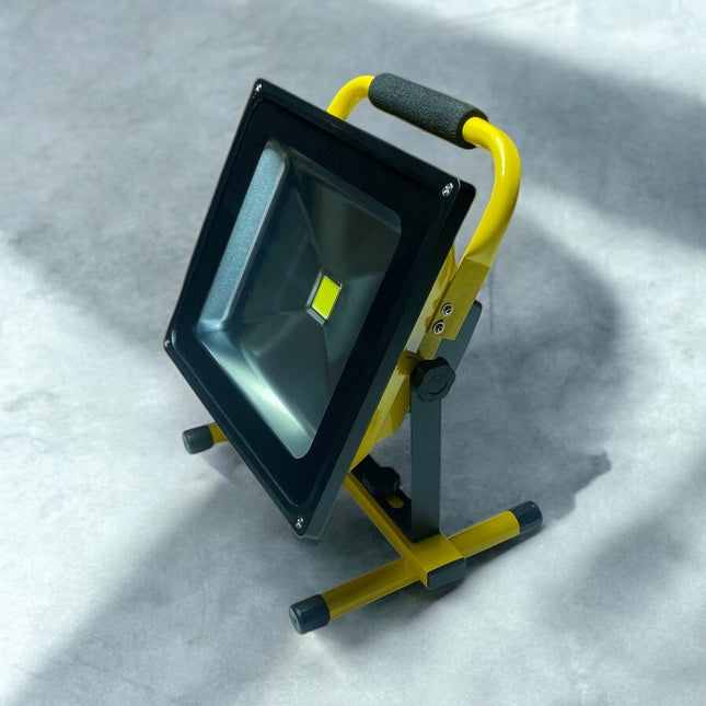 Reflecor Led Omio De Obra Portatil Recargable 20w